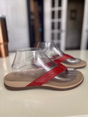 NEW Vionic Tide Perforated Leather Thong Sandals Tide Red